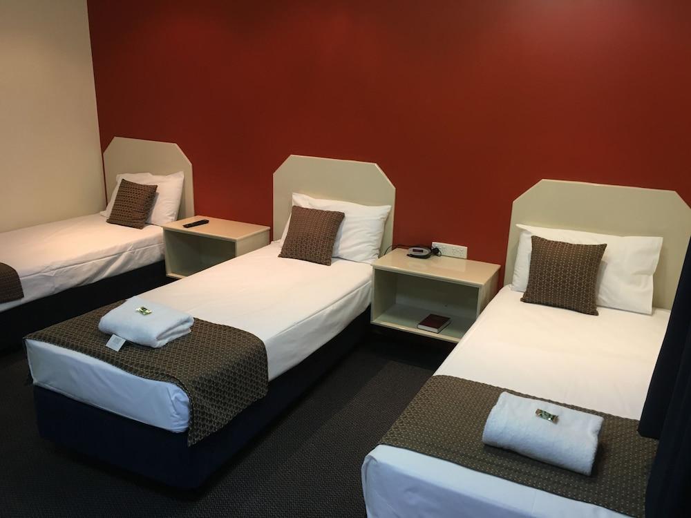 Bluewater Harbour Motel Боуен Екстер'єр фото