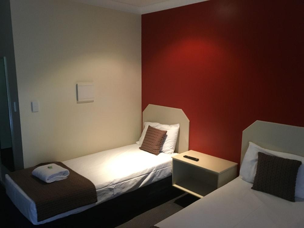 Bluewater Harbour Motel Боуен Екстер'єр фото