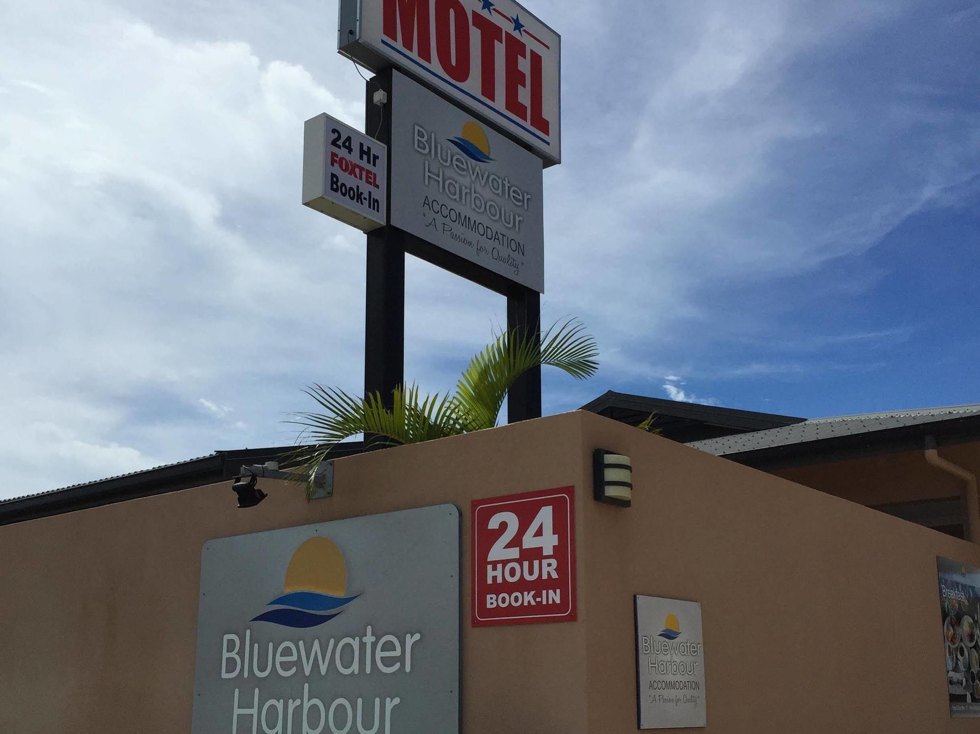 Bluewater Harbour Motel Боуен Екстер'єр фото
