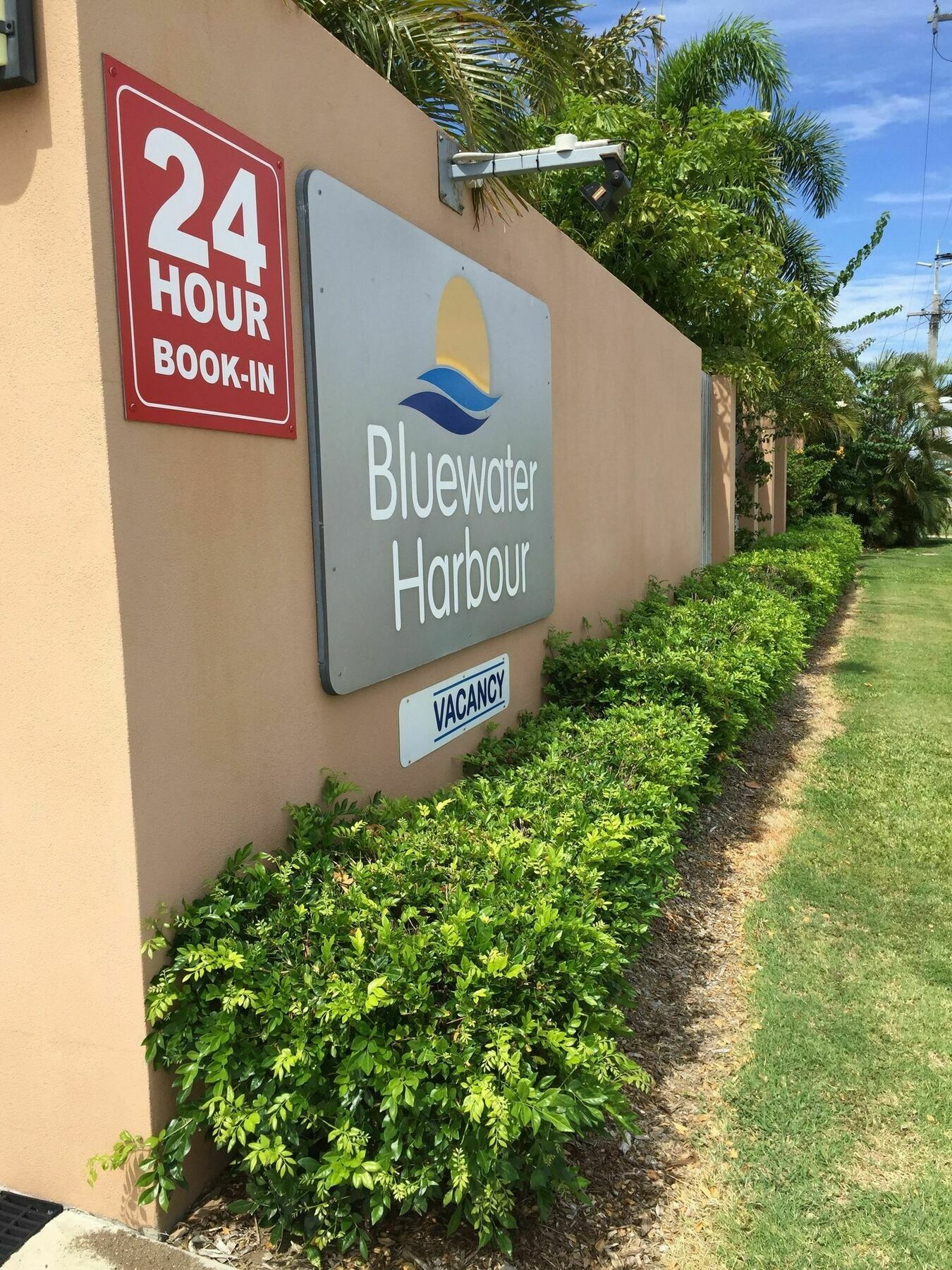 Bluewater Harbour Motel Боуен Екстер'єр фото