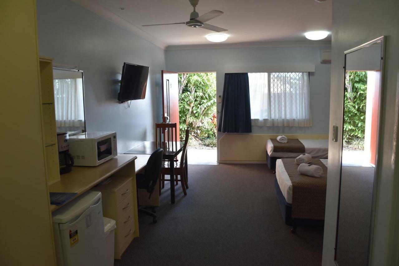 Bluewater Harbour Motel Боуен Екстер'єр фото